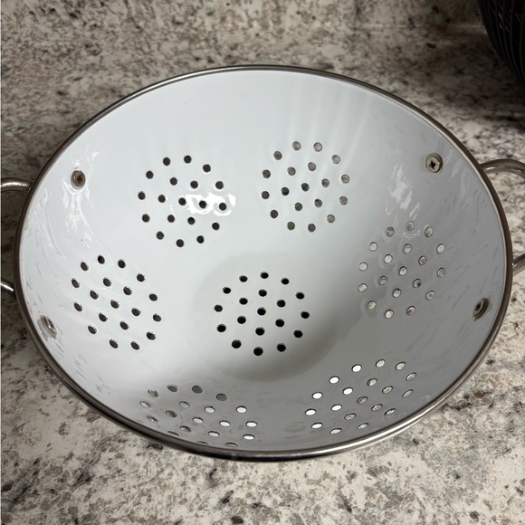 Vintage Kobe JCPenney Footed Metal White Enamel Colander/Strainer Pink/Purple 🌺 - Picture 10 of 14